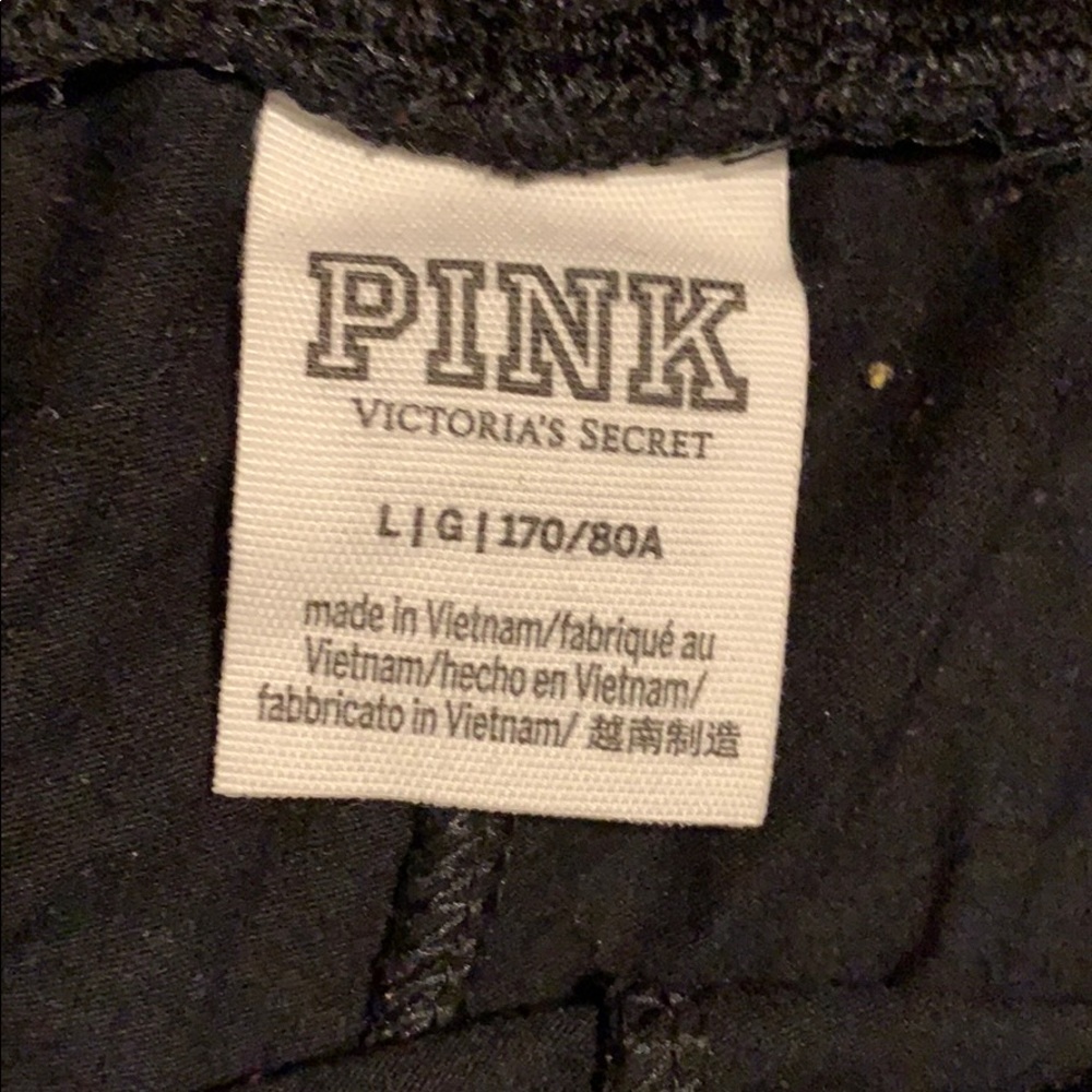 Black Victoria’s Secret leggings